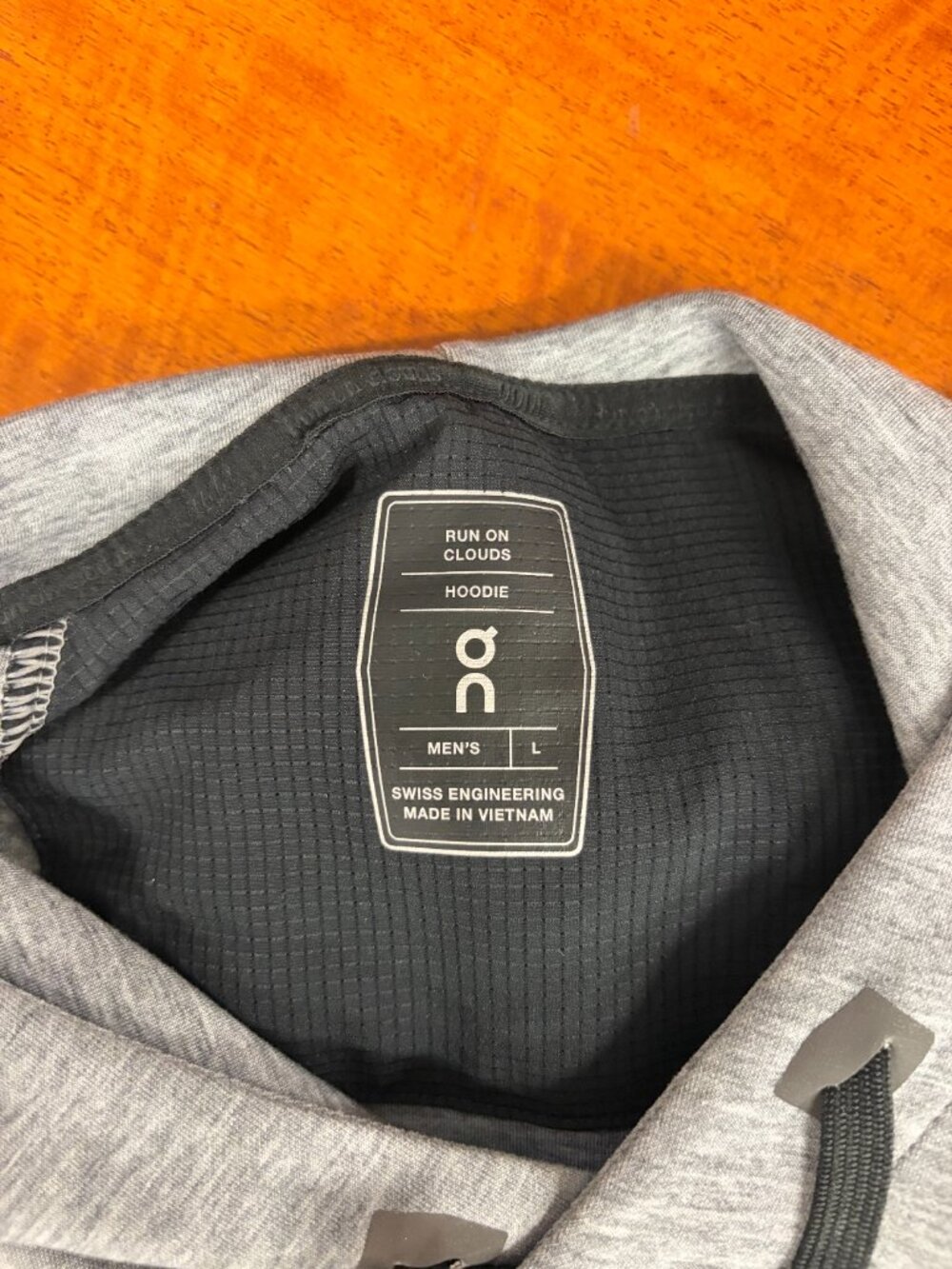 On Running "Mesh-Pocket Drawstring" Pullover + Men's Large + Flawless - Picture 3 of 5
